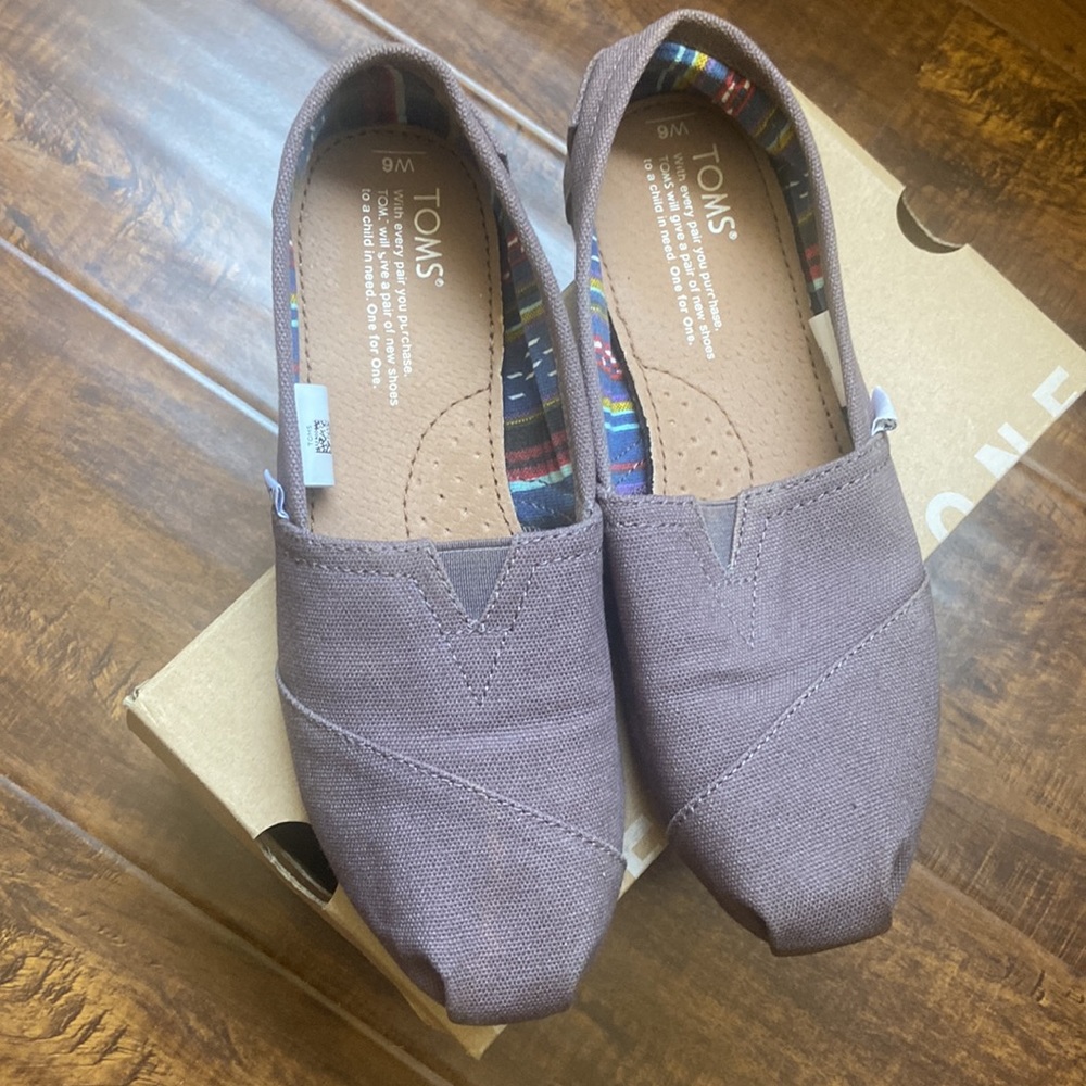 Toms - Picture 2 of 4